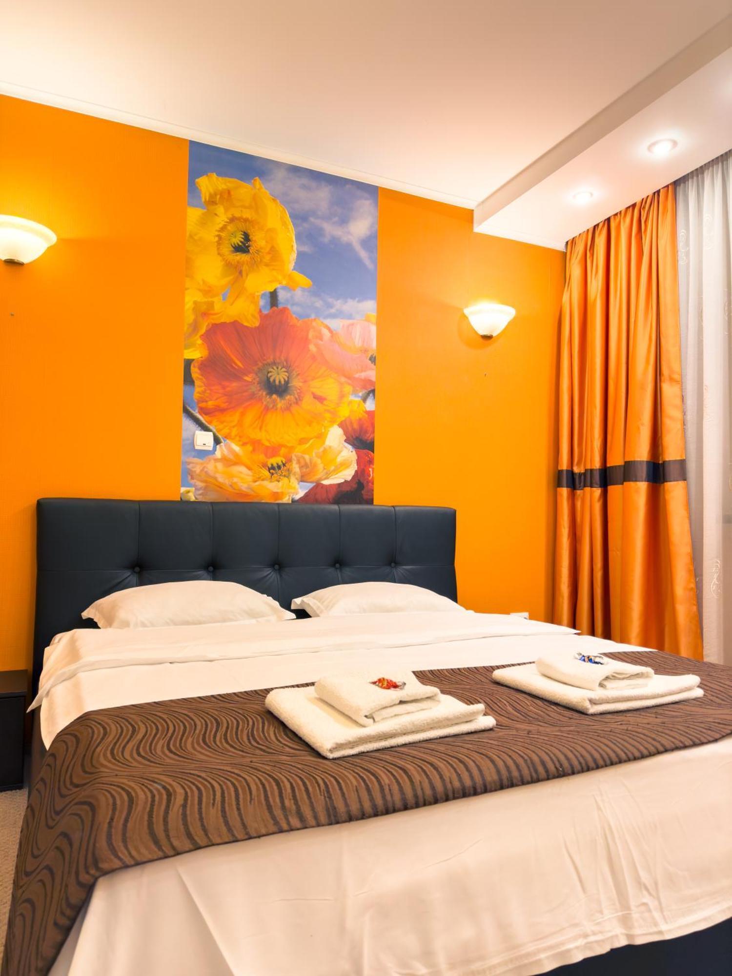 Francesca Aparthotel
